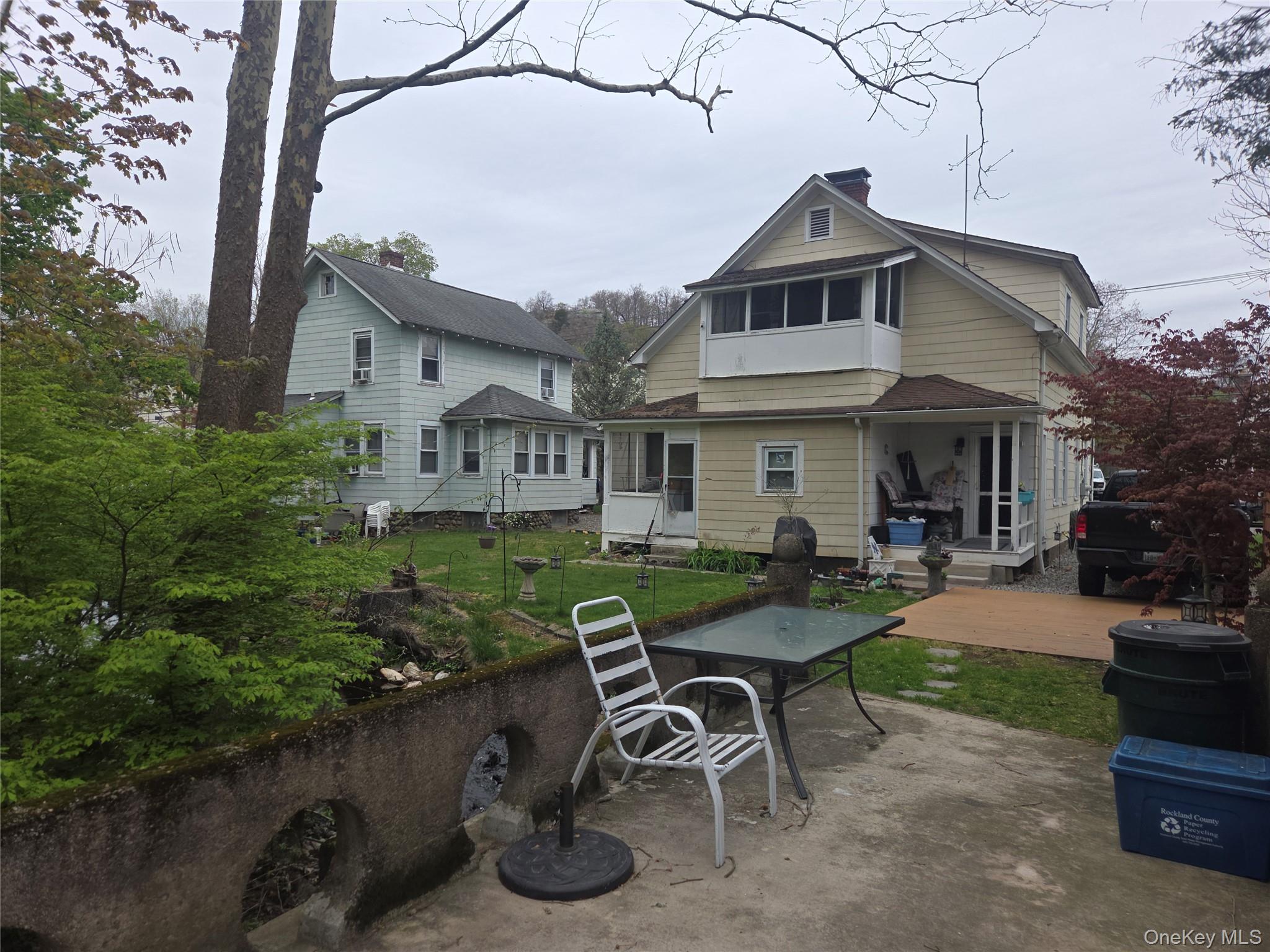11 Eagle Valley Road, Unit 7 Sloatsburg, NY 10974 - Photo 5 of 24 a view of a house with backyard sitting area and garden