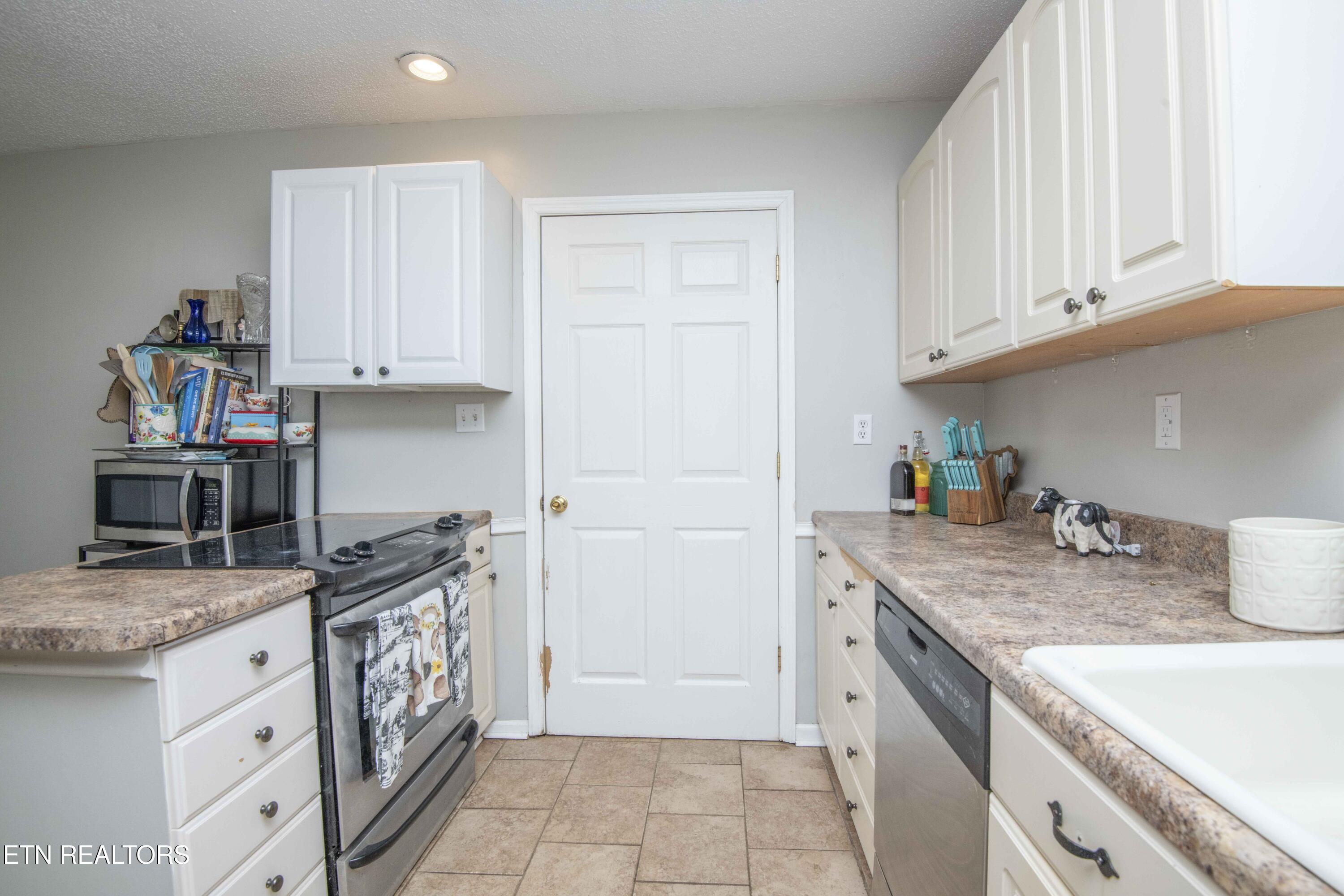 1104 Swan Pond Cir Road Harriman, TN 37748 - Photo 12 of 40 kitchen