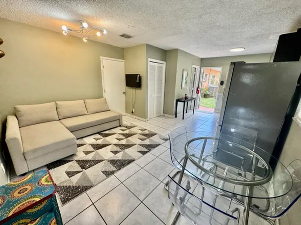 $1,600 | 150 Northeast 146th Street, Miami, FL 33161