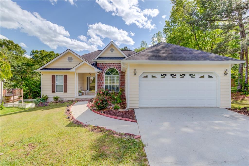 754 Ridgeland Road Bethlehem, GA 30620 - Photo 1 of 1 a front view of a house with a yard