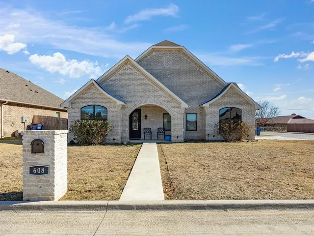 $390,000 | 608 Timberline Drive, Bridgeport, TX 76426