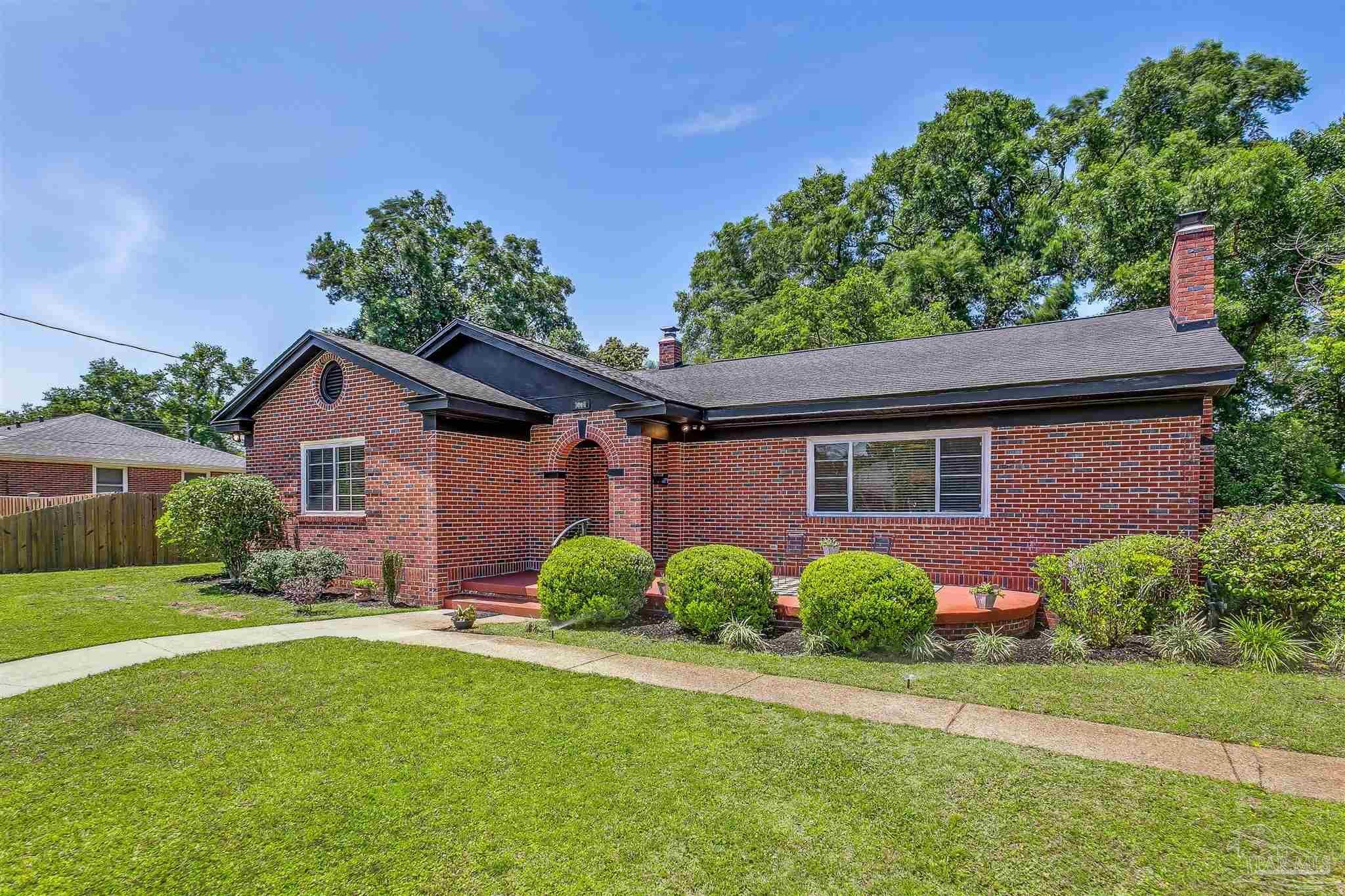 2016 East Scott Street Pensacola, FL 32503 - Photo 2 of 26 a front view of a house with garden