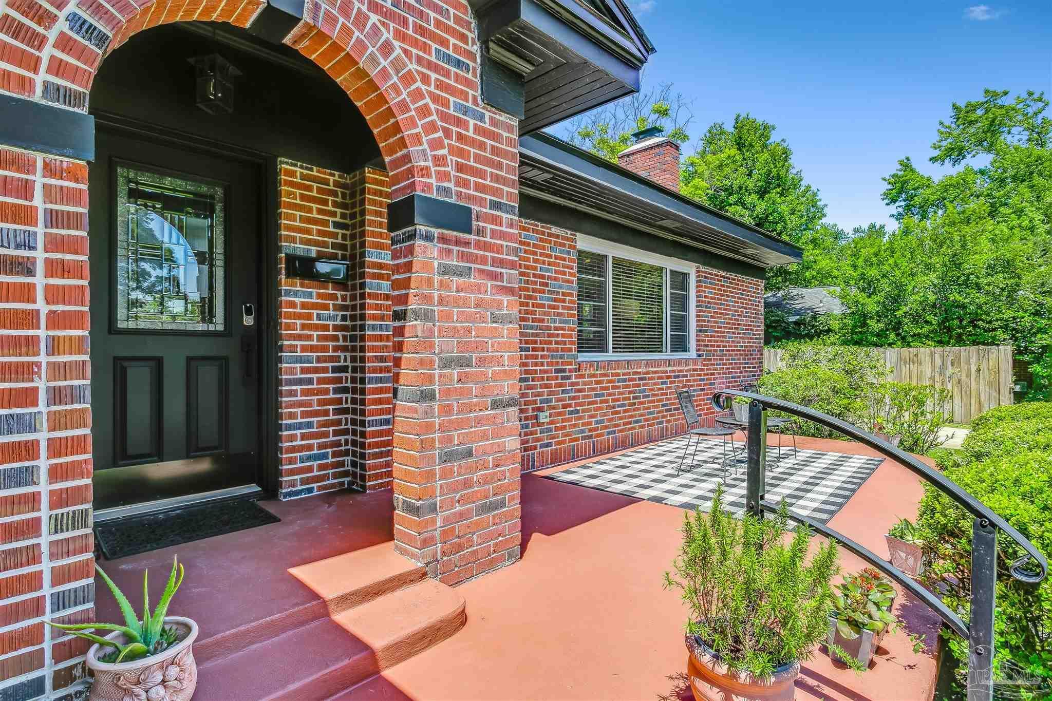 2016 East Scott Street Pensacola, FL 32503 - Photo 3 of 26 a front view of a house with garden