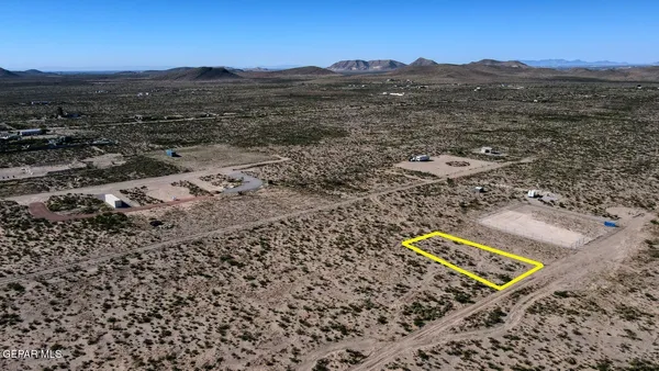 a view of an outdoor space