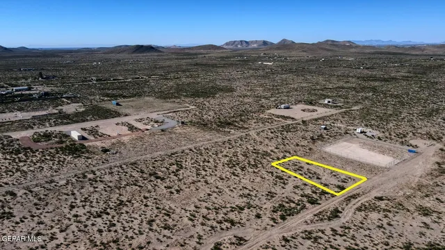 a view of an outdoor space