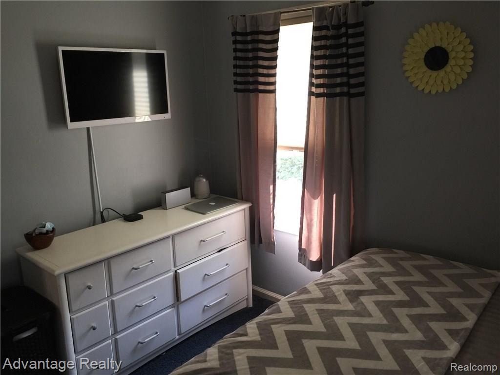 1430 Hampton Road Mount Clemens, MI 48043 - Photo 28 of 41 016.JPG