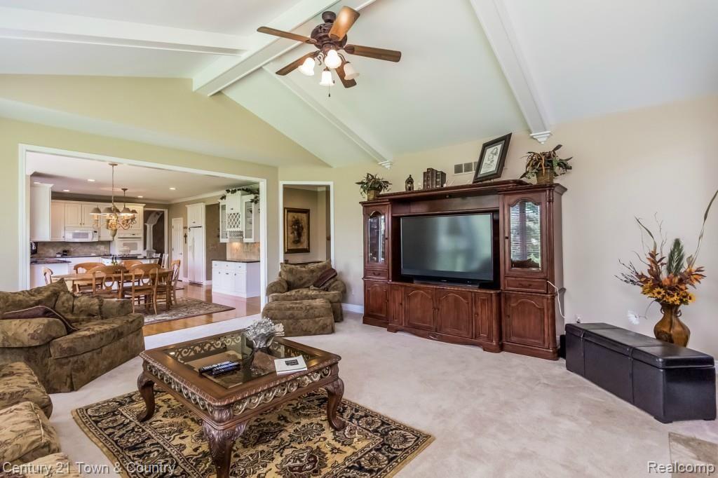 320 Wyngate Drive Rochester, MI 48307 - Photo 5 of 47 008-Living_Room-1722749-large.jpg