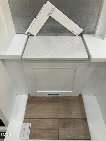 a view of walk in entryway