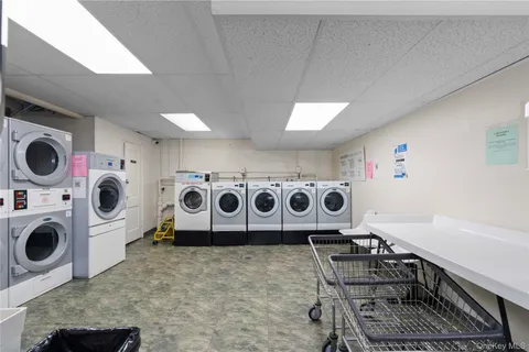 $170,000 | 15 Canterbury Road, Unit C11, Great Neck, NY 11021