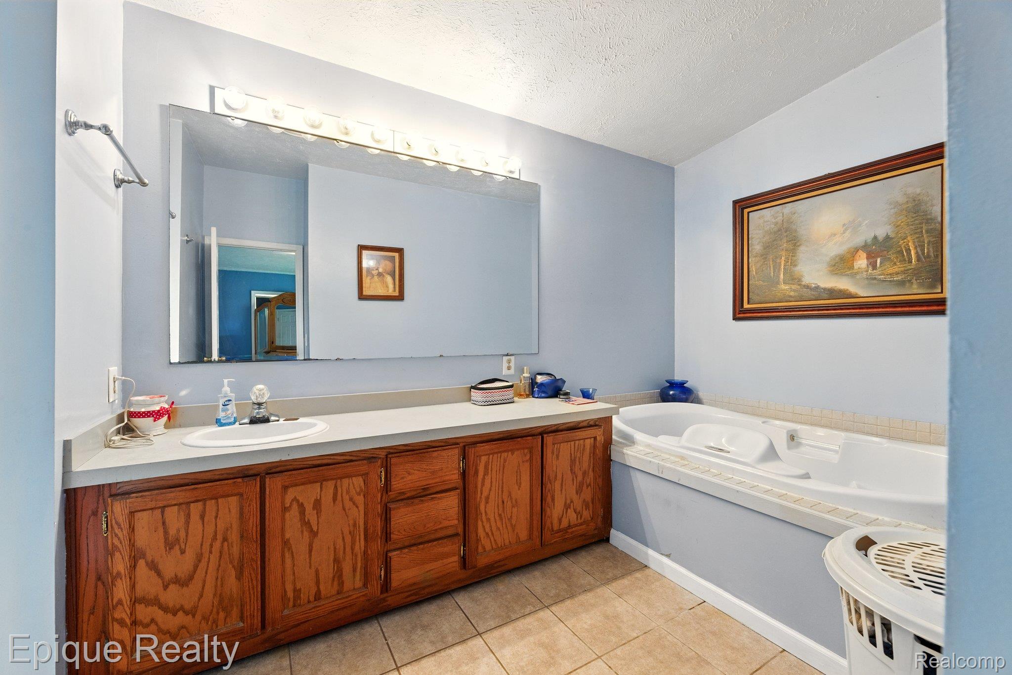5915 Newman Road St. Clair, MI 48079 - Photo 4 of 24 5915 Neuman Rd (10).jpg