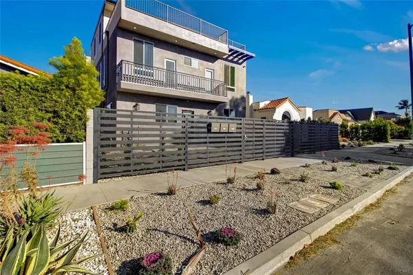 $5,350 | 3018 West Boulevard, Los Angeles, CA 90016
