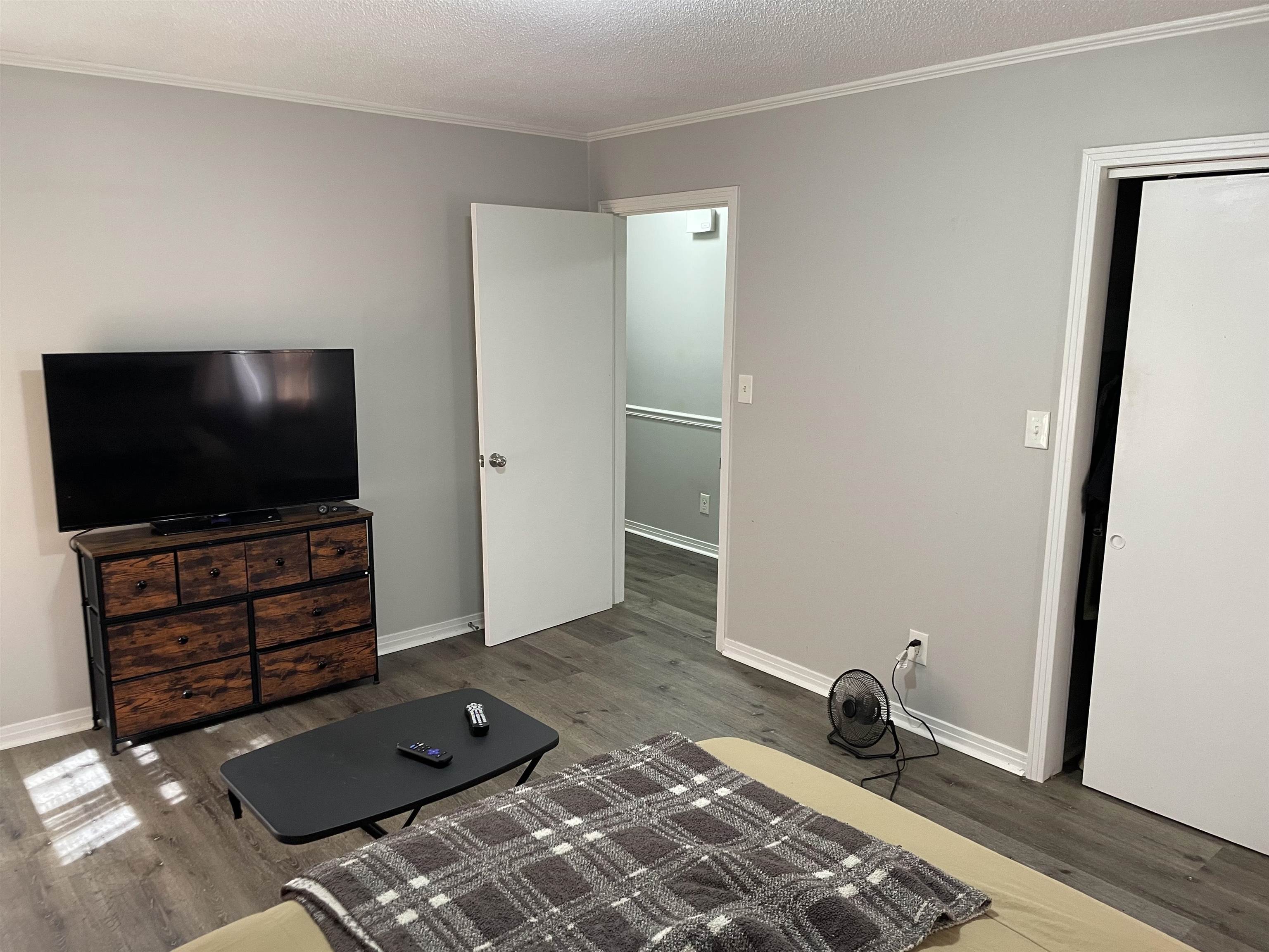 235 Paine Road Savannah, TN 38372 - Photo 20 of 28 a room with furniture and flat screen tv