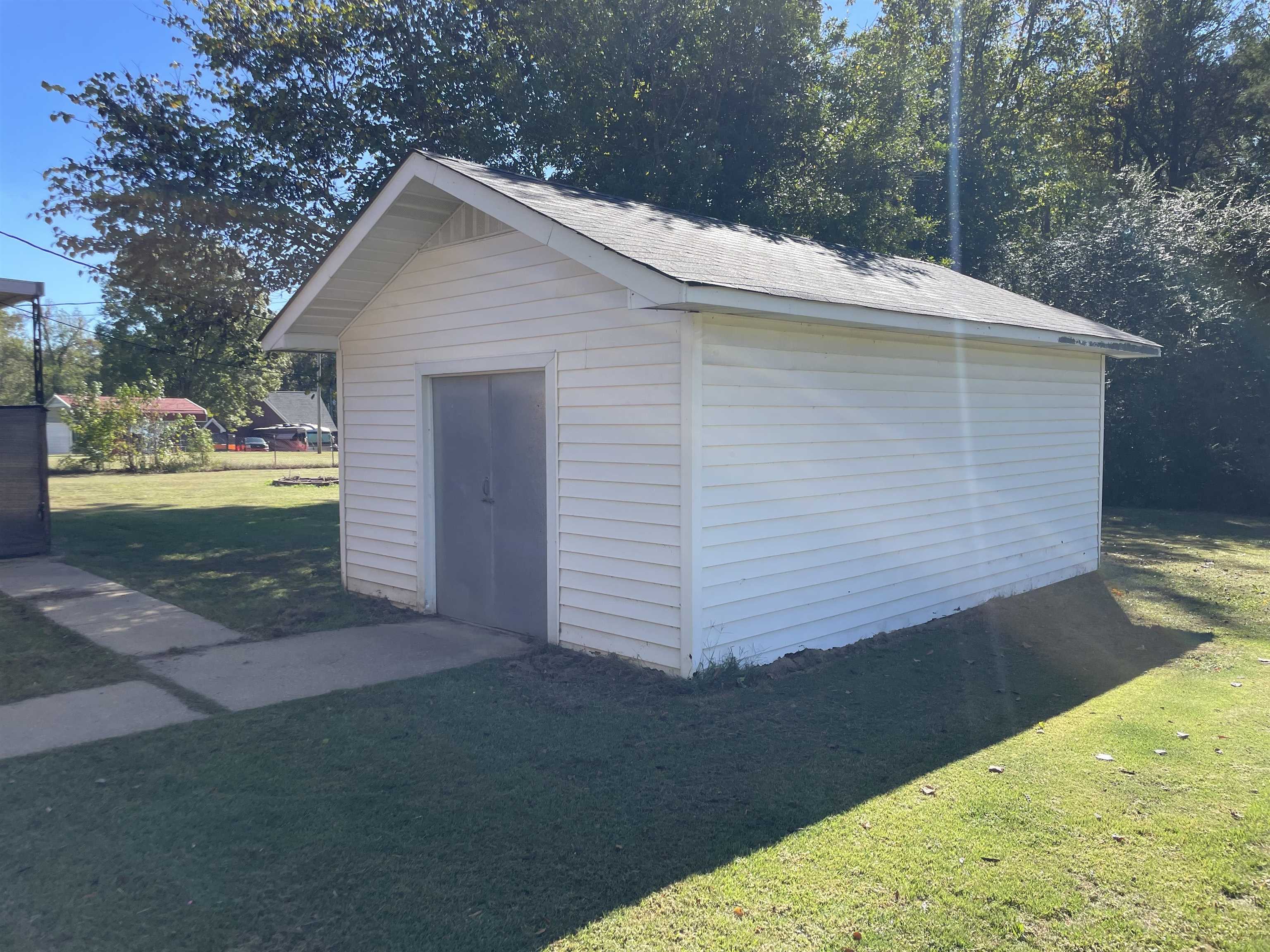 235 Paine Road Savannah, TN 38372 - Photo 24 of 28 a view of back yard of the house