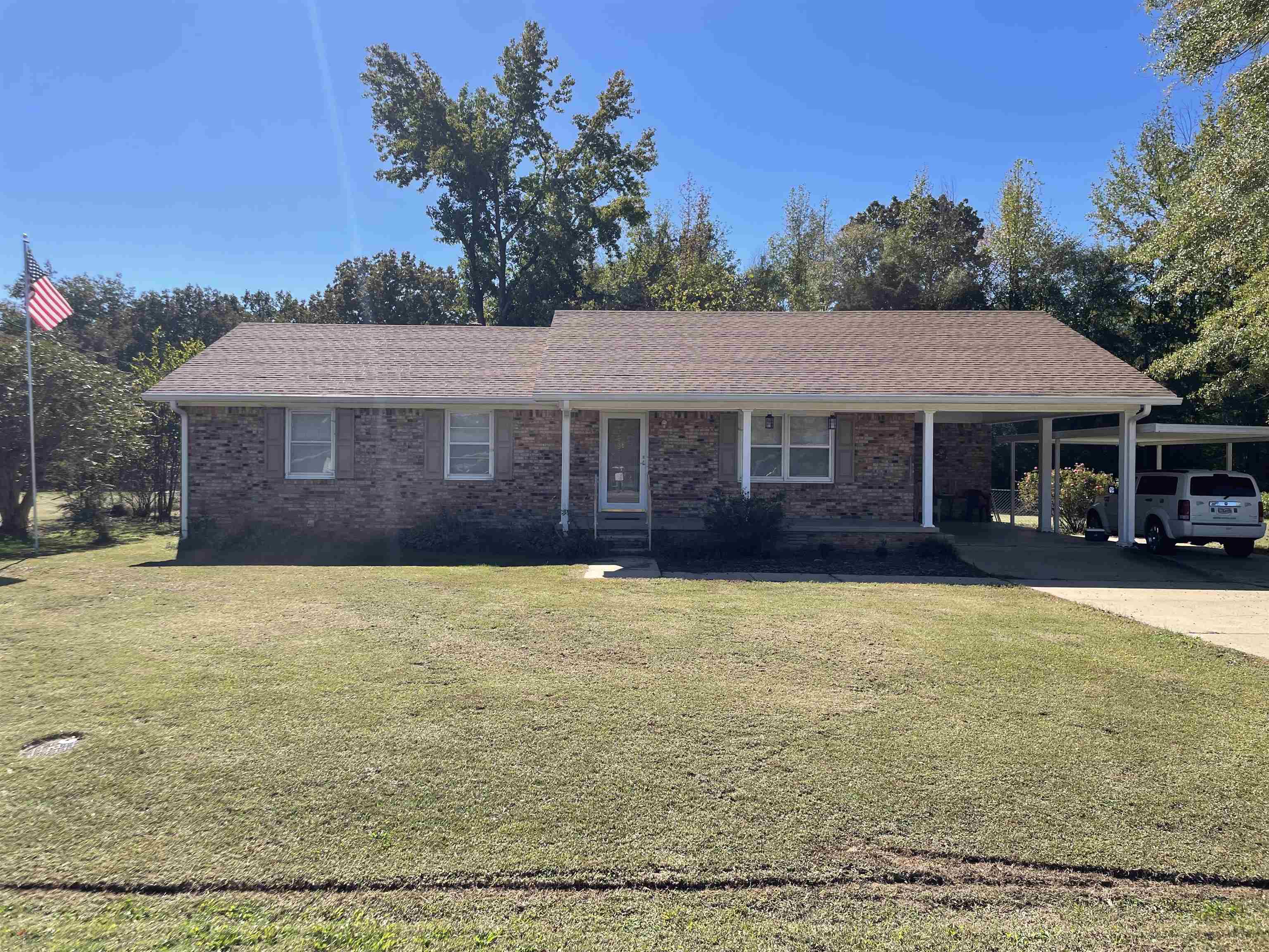 235 Paine Road Savannah, TN 38372 - Photo 27 of 28 a front view of a house with a garden