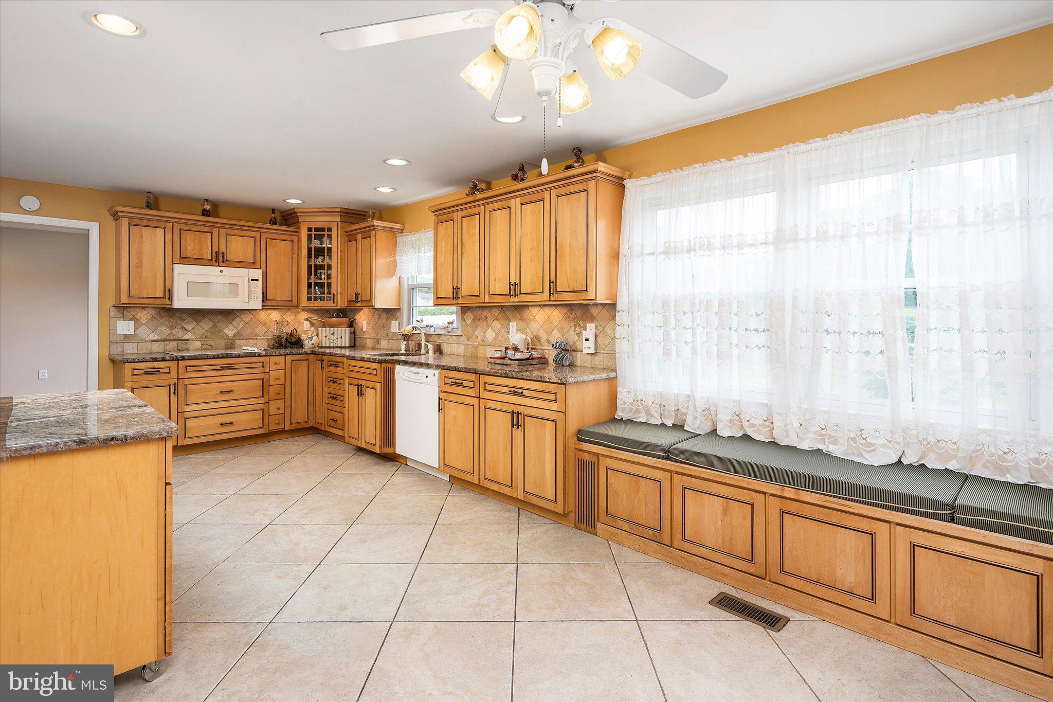 22 Tar Heels Road Hamilton, NJ 08619 - Photo 13 of 37