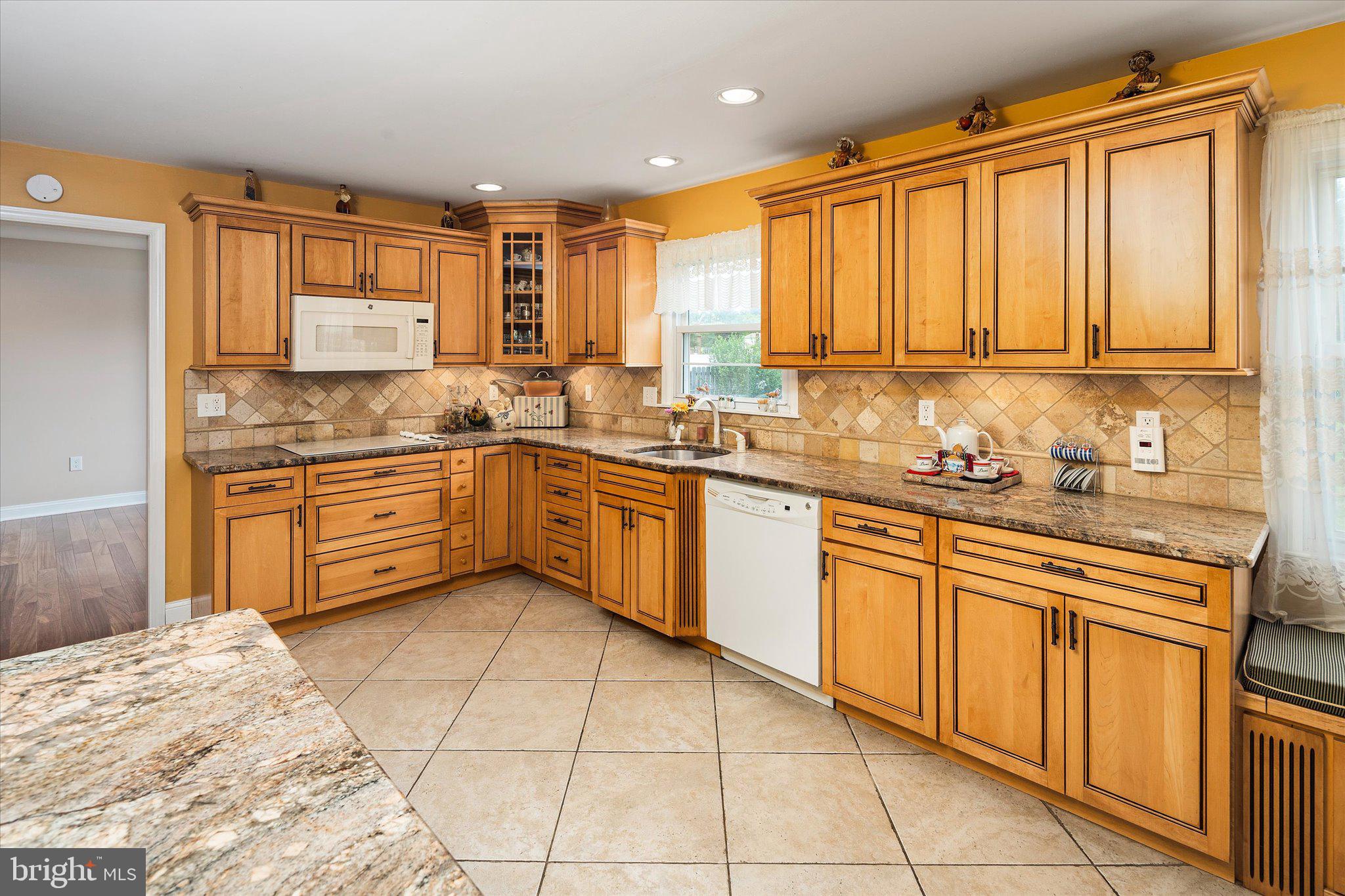 22 Tar Heels Road Hamilton, NJ 08619 - Photo 14 of 37