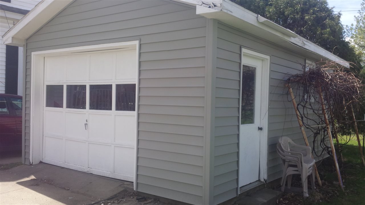 309 Adams Street Decatur, IN 46733 - Photo 3 of 22