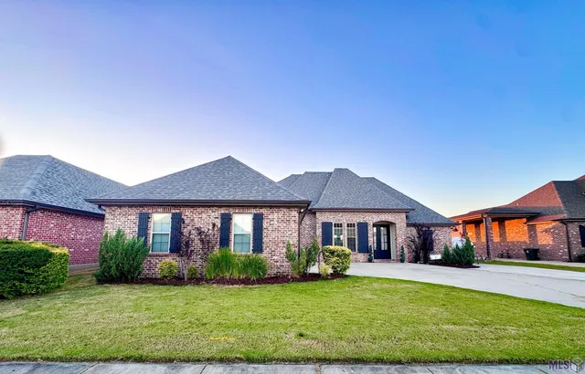 $485,000 | 326 Ravensaide Drive, Houma, LA 70360