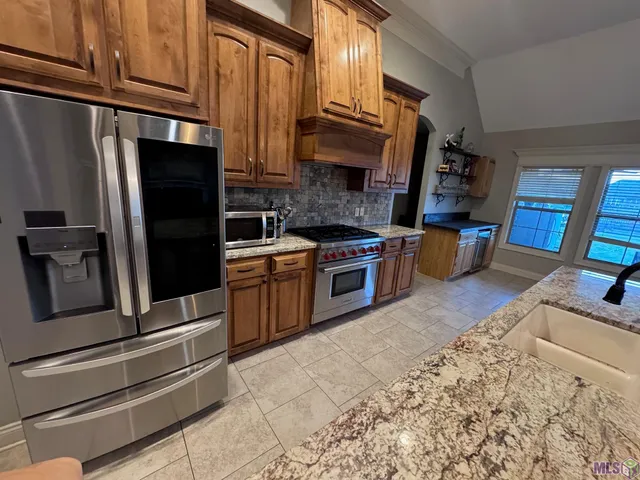 $485,000 | 326 Ravensaide Drive, Houma, LA 70360