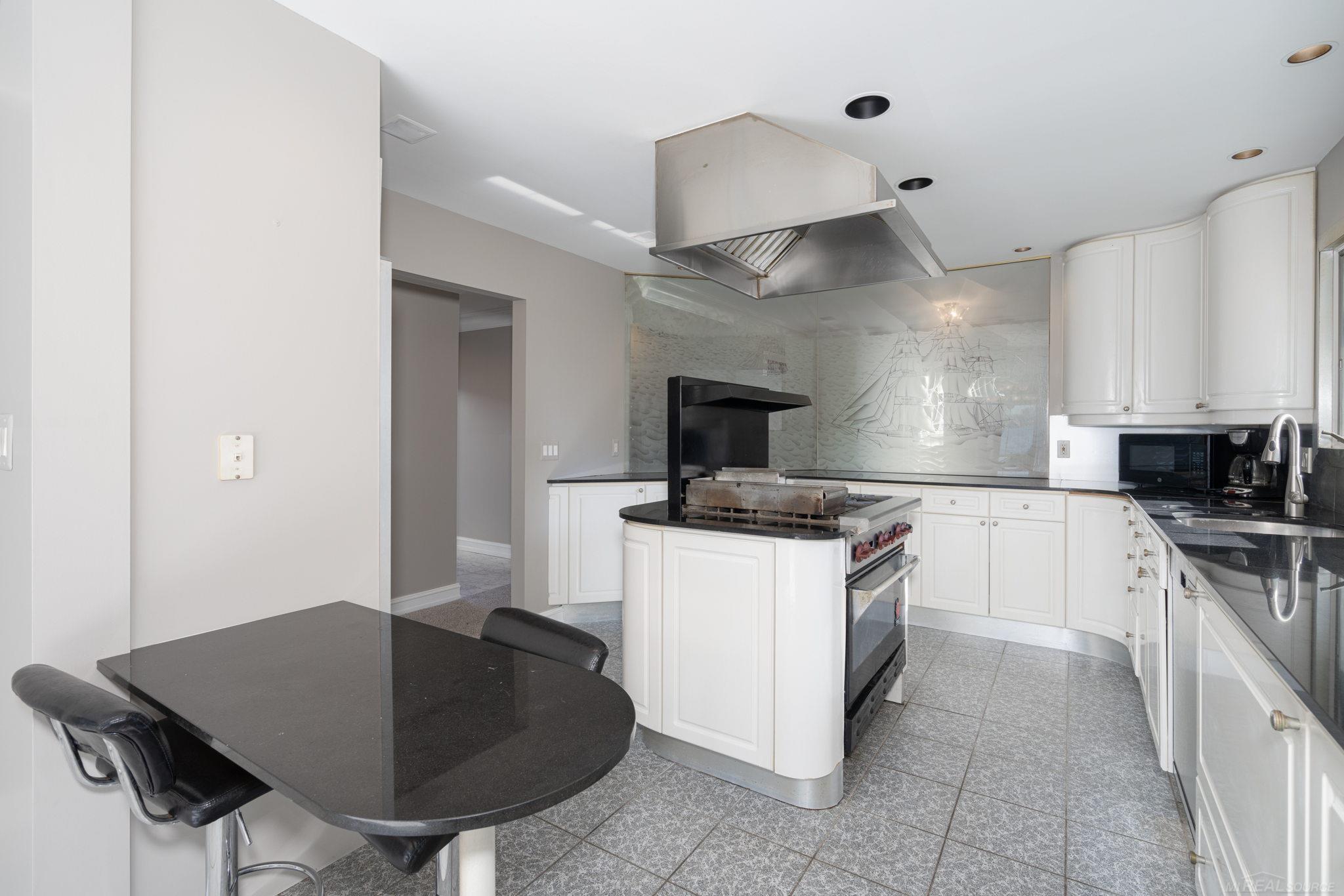 4577 Pointe Tremble Road Algonac, MI 48001 - Photo 23 of 60 50084782-22.JPG