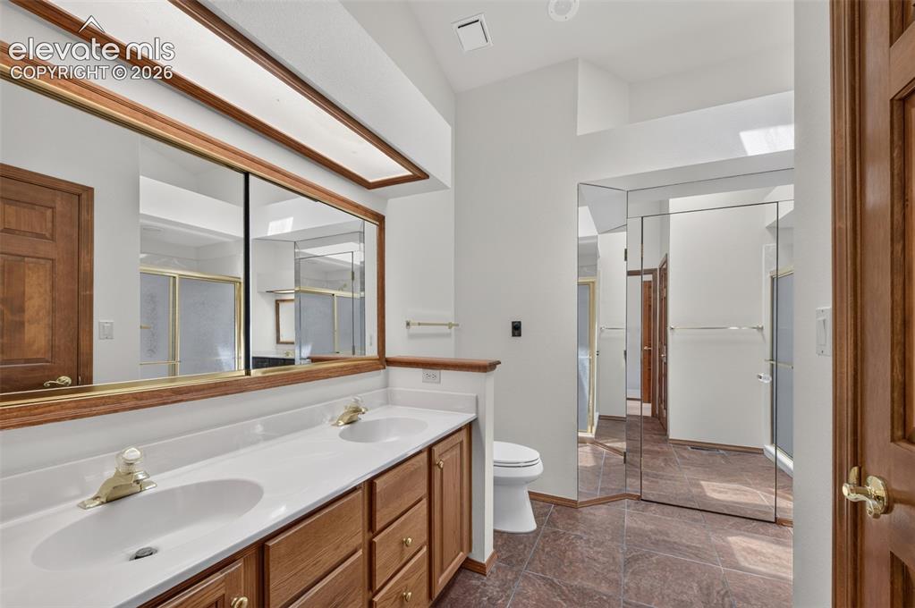 155 Pontiac Loop Monument, CO 80132 - Photo 17 of 50 Double Vanity