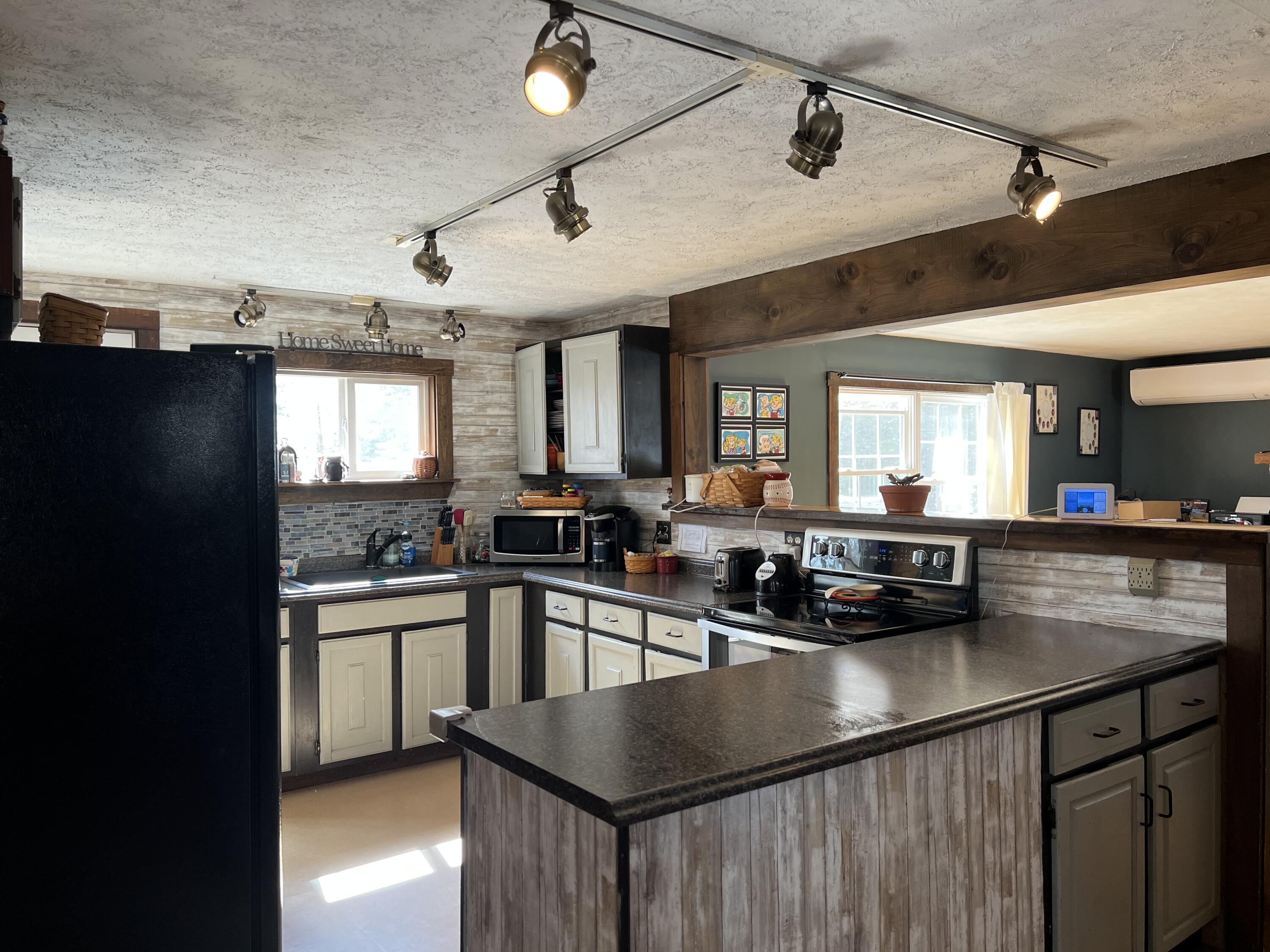 427 Kennebec Road Hampden, ME 04444 - Photo 2 of 18 image00005