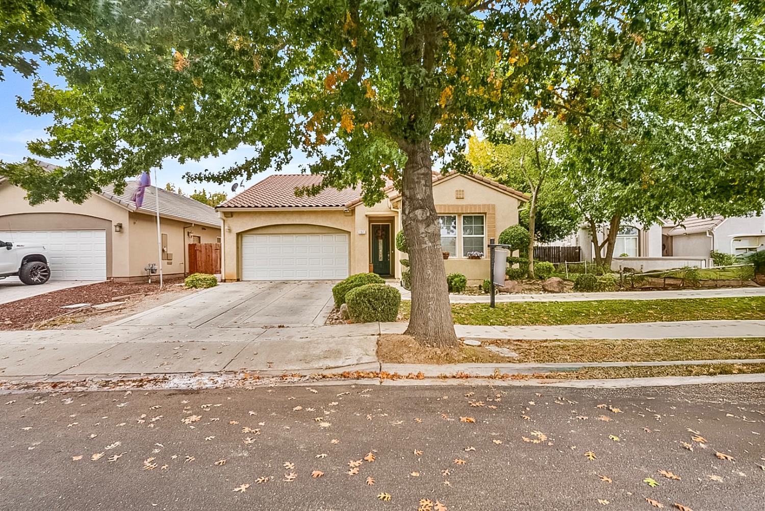 191 Fall Avenue Patterson, CA 95363 - Photo 23 of 31 front view of a house with a street