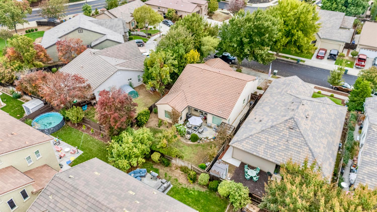 191 Fall Avenue Patterson, CA 95363 - Photo 25 of 31 an aerial view of a house with a yard and a garden