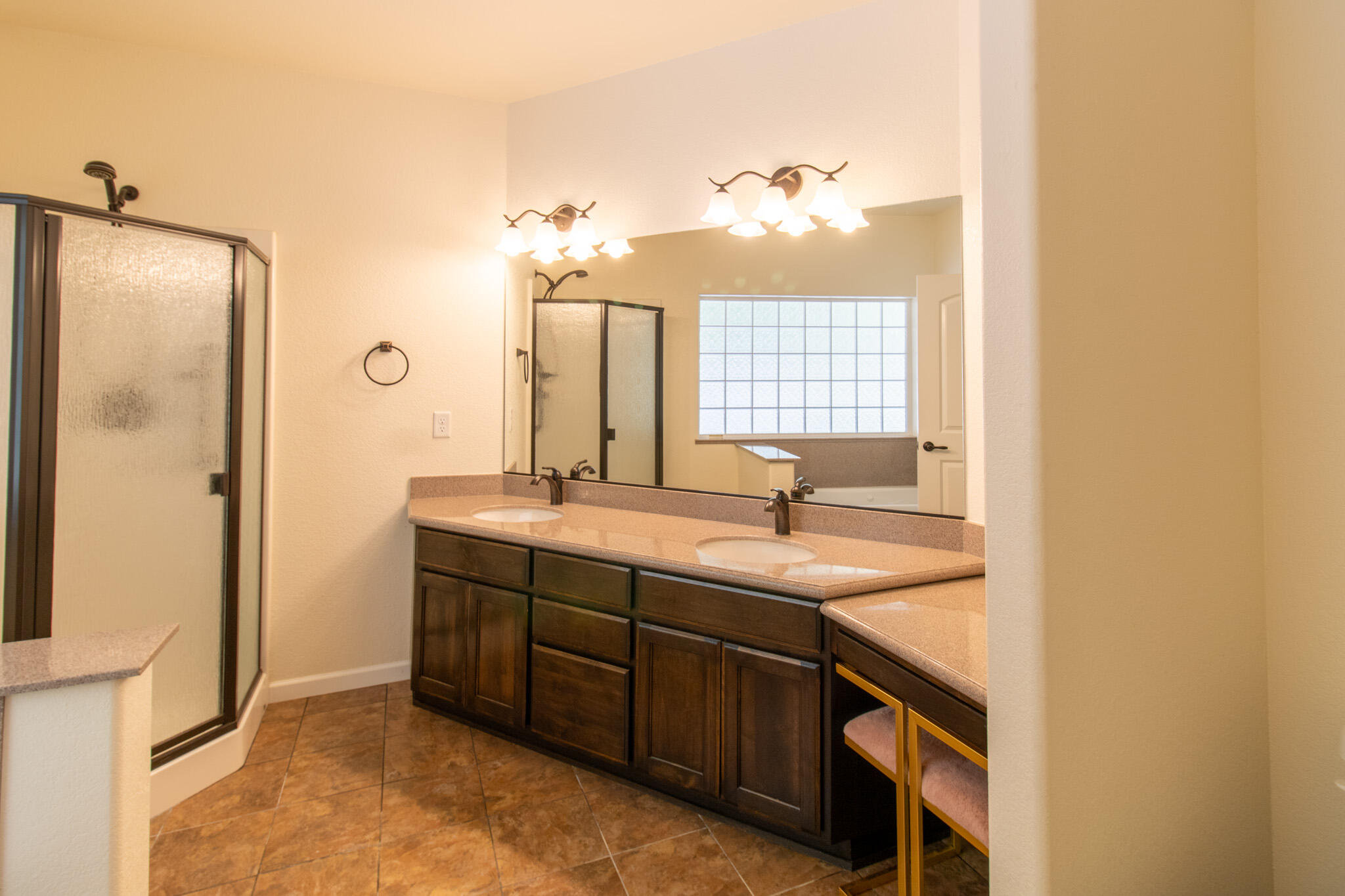 337 Cedar Ridge Drive Cave Junction, OR 97523 - Photo 27 of 56 a bathroom with a double vanity sink and mirror