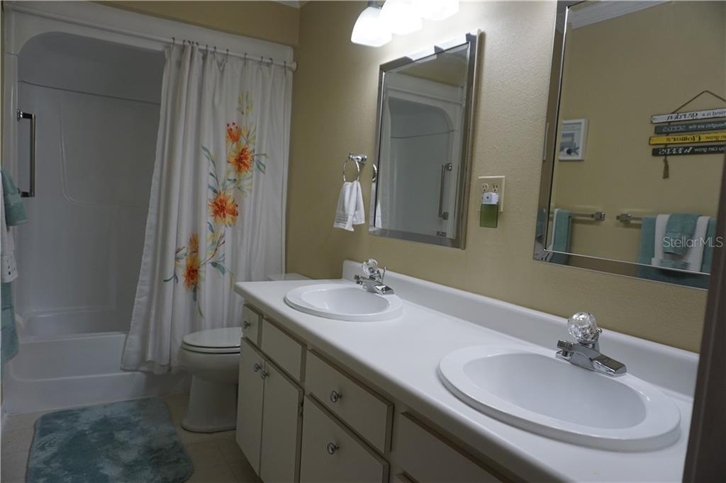 1823 South Valrico Road Valrico, FL 33596 - Photo 28 of 49 Hall bathroom with double sinks!
