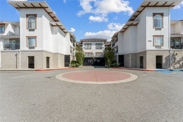 $2,300 | 27221 Paseo Espada, San Juan Capistrano, CA 92675