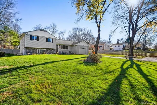 a view of a house with a yard