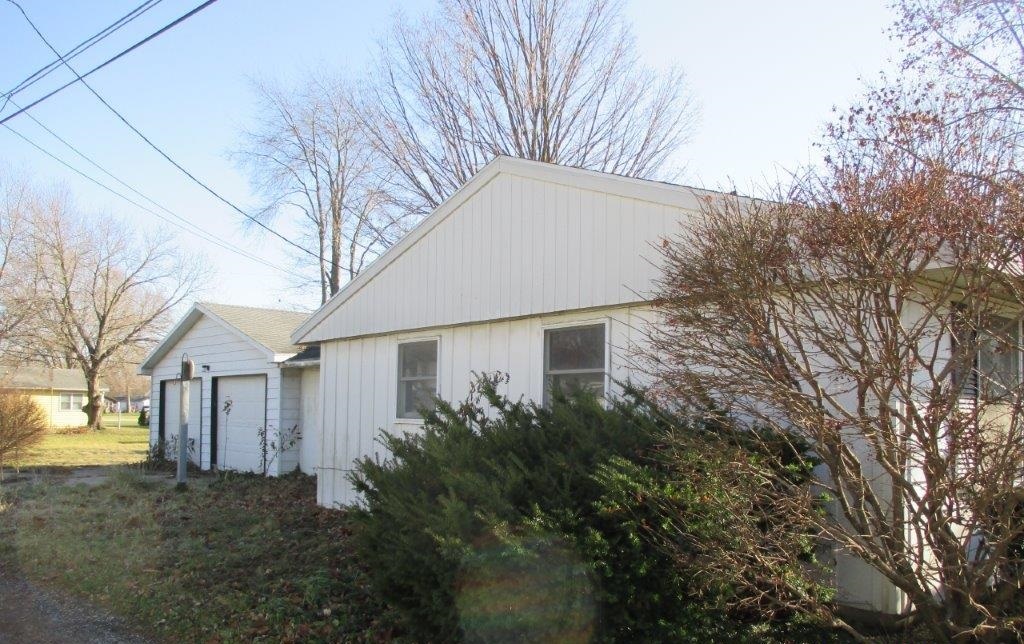 1419 Franklin Avenue Rochester, IN 46975 - Photo 2 of 8