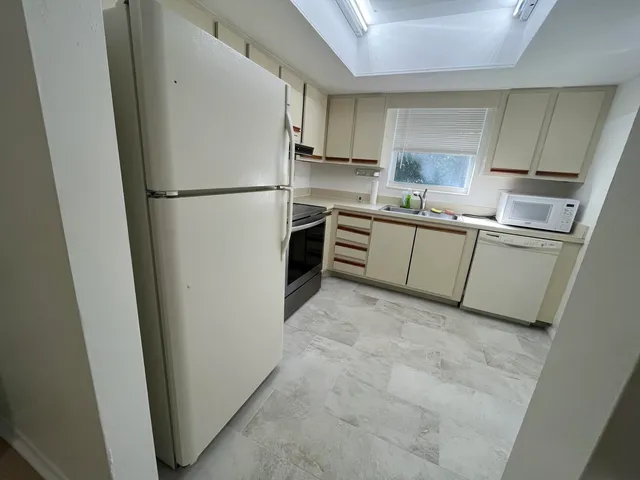 $1,850 | 658 Northeast 6th Court, Unit L, Boynton Beach, FL 33435