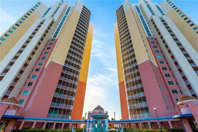 $2,200 | 2745 First Street, Unit 705, Fort Myers, FL 33916