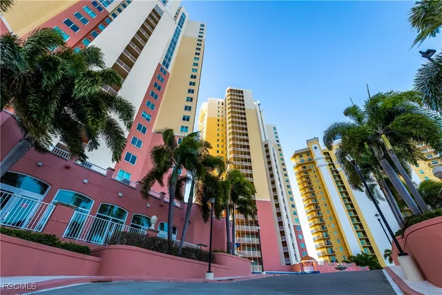 $2,200 | 2745 First Street, Unit 705, Fort Myers, FL 33916