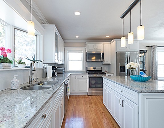 80 Hawthorn Road Braintree, MA 02184 - Photo 3 of 19 Gallery Image 3