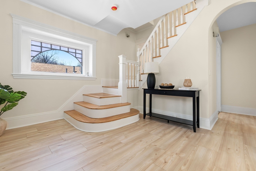 19 Laurel Street Saugus, MA 01906 - Photo 5 of 35