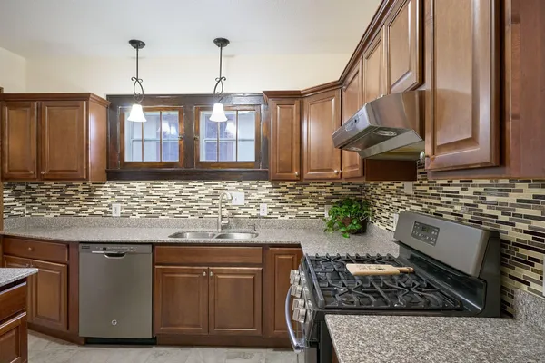 $2,400 | 3841 North Aldrich Avenue, Minneapolis, MN 55412