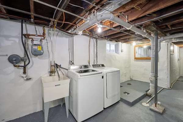 $2,400 | 3841 North Aldrich Avenue, Minneapolis, MN 55412
