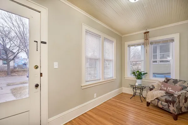 $2,400 | 3841 North Aldrich Avenue, Minneapolis, MN 55412