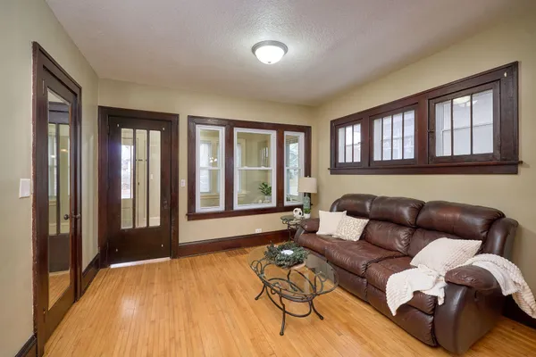 $2,400 | 3841 North Aldrich Avenue, Minneapolis, MN 55412