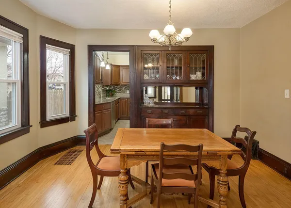 $2,400 | 3841 North Aldrich Avenue, Minneapolis, MN 55412