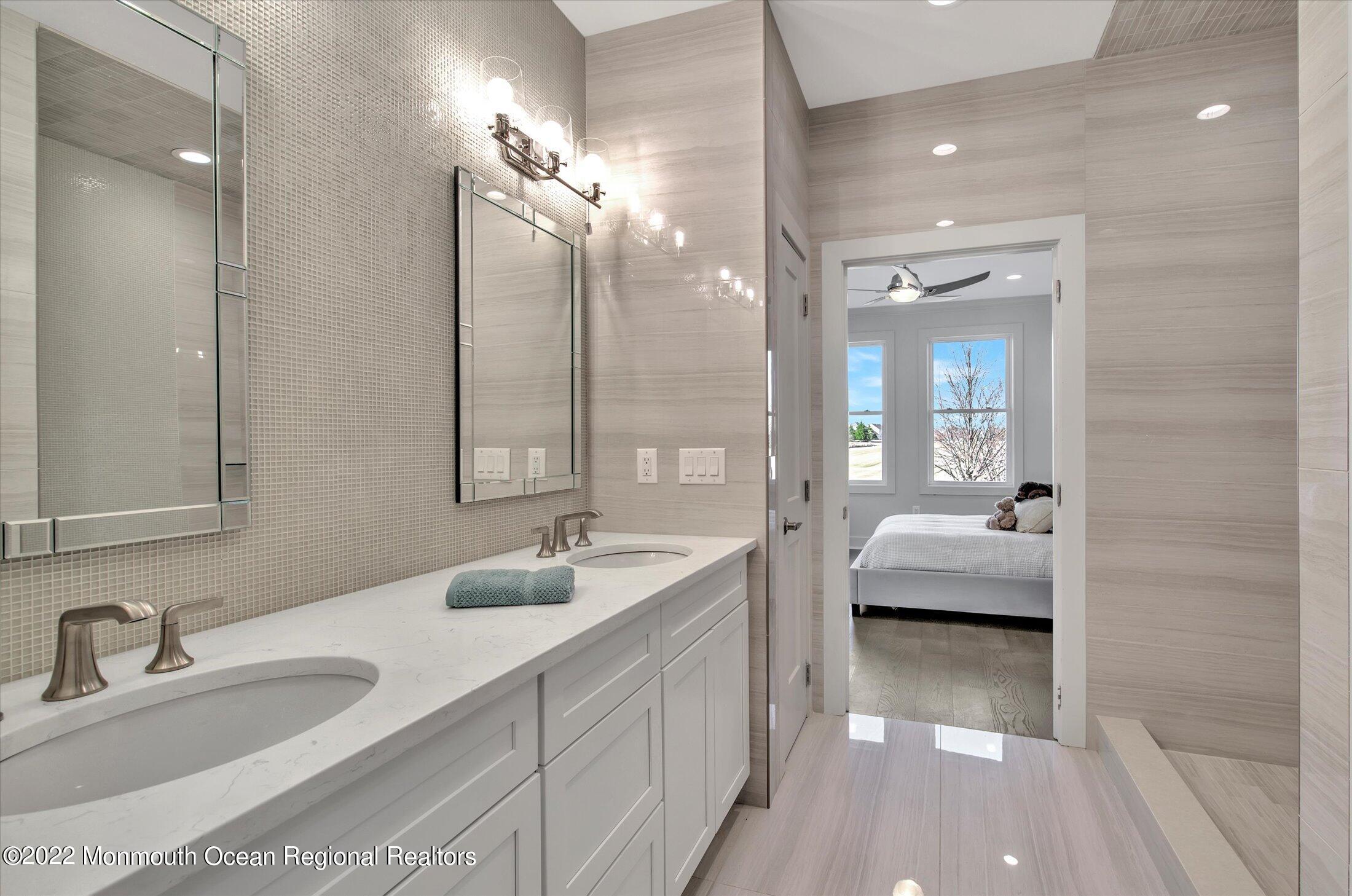 109 Hedgerow Lane Manalapan, NJ 07726 - Photo 10 of 34 MASTER BATHROOM