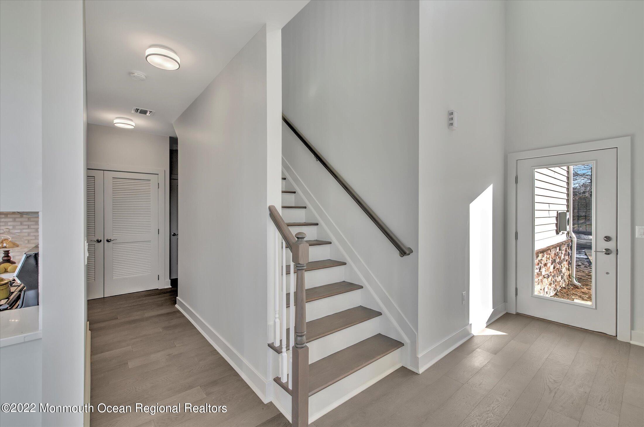 109 Hedgerow Lane Manalapan, NJ 07726 - Photo 3 of 34 FOYER