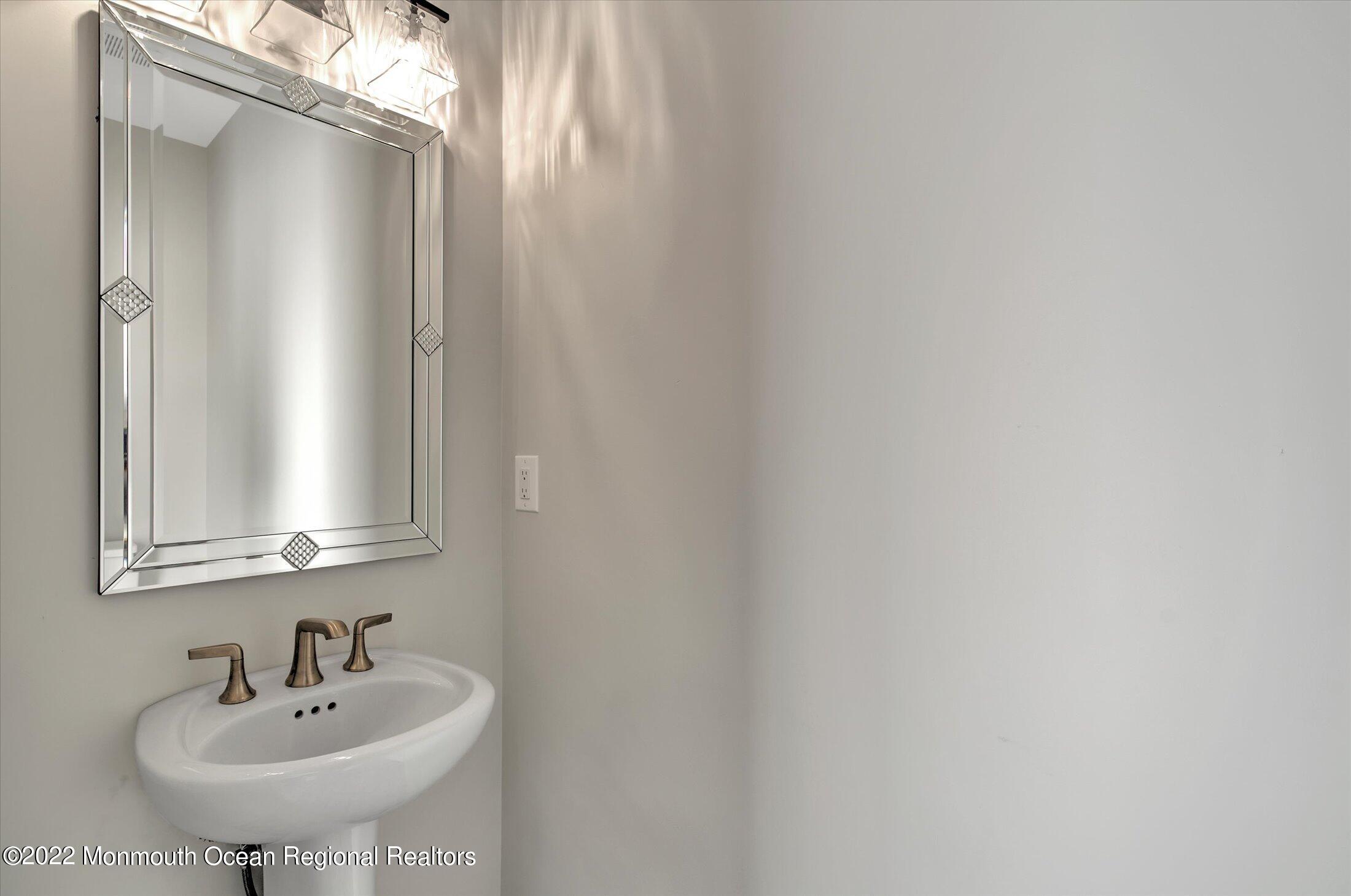 109 Hedgerow Lane Manalapan, NJ 07726 - Photo 6 of 34 POWDER ROOM