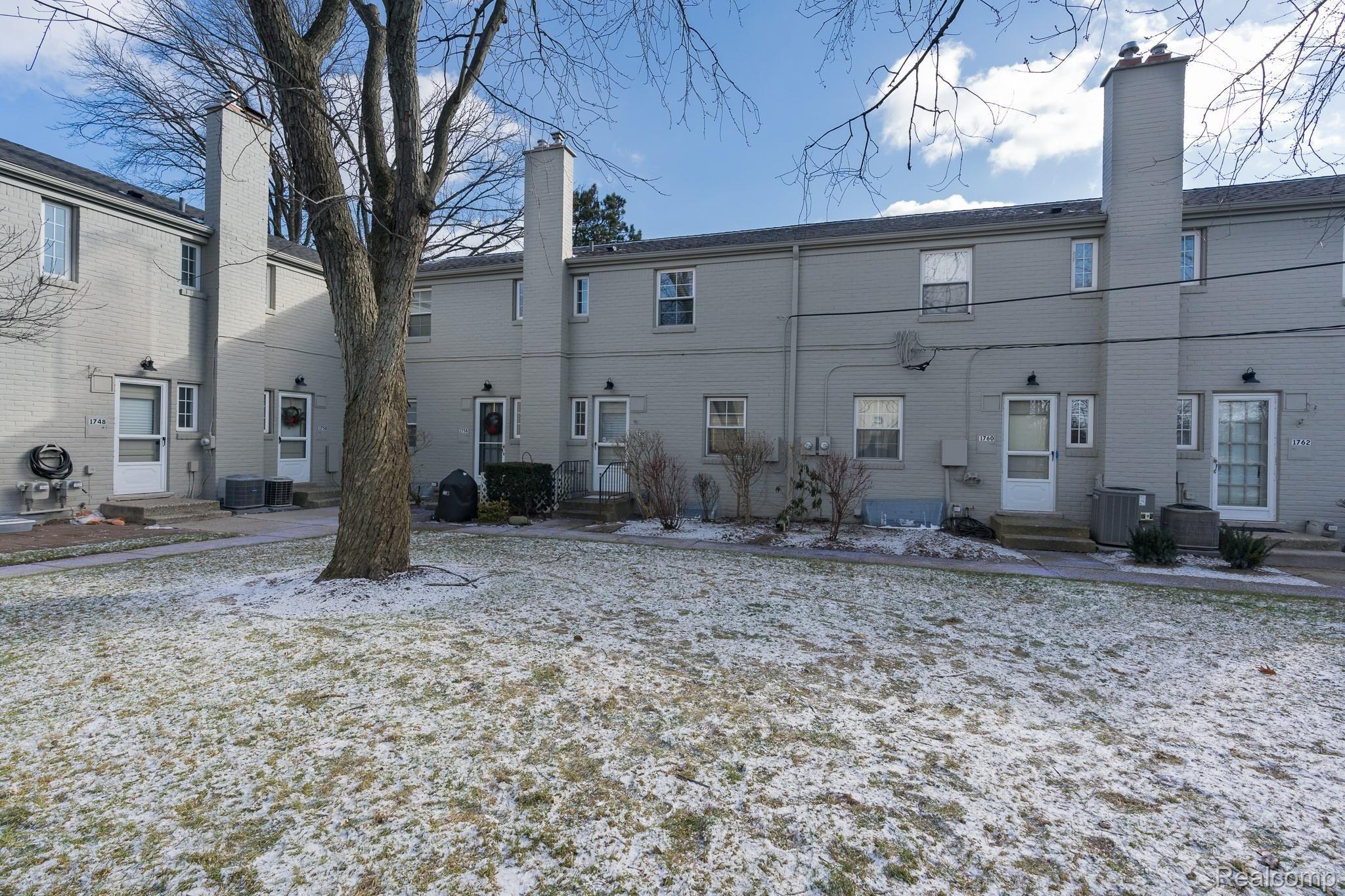 1758 Graefield Road Birmingham, MI 48009 - Photo 19 of 21 Back entrance and courtyard