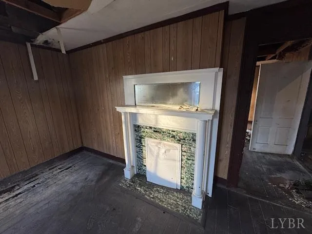 a view of an empty room with a fireplace