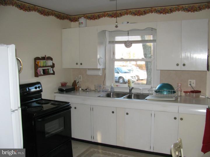 5681 Easton Road Plumsteadville, PA 18902 - Photo 11 of 13 Kitchen