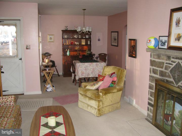 5681 Easton Road Plumsteadville, PA 18902 - Photo 5 of 13 Living Room